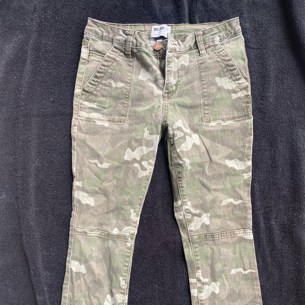 Camo skinny jeans